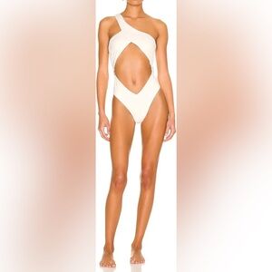 WEWOREWHAT Asymmetrical Crossover Off white Cutout
One-Piece Swimsuit White Sz S